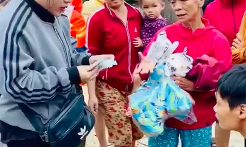 Sự thật đằng sau chuyện vợ giấu chồng rút 1,5 tỷ cứu trợ miền Trung